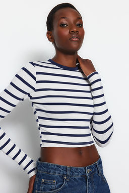 Lacivert Cizgili Premium Viskoz Yumusak Kumasl? Fitted Crop Esnek Orme Bluz TWOAW24BZ00048
