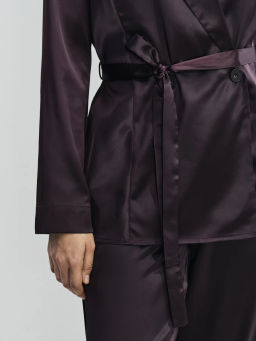 Атласная блузка с отложным воротником и поясом / Zarina