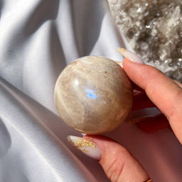 Шар из Лунного камня