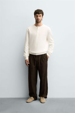 RIBBED BUTTON-NECK T-SHIRT