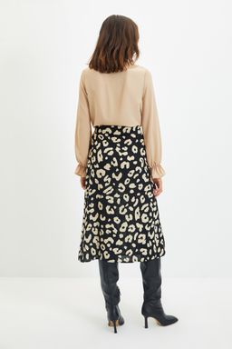 TRENDYOLMILLA Siyah Y?rtmacl? Detayl? Viskon Kumasl? Hayvan Desenli Midi Dokuma Etek TWOAW22ET0447 фото 14