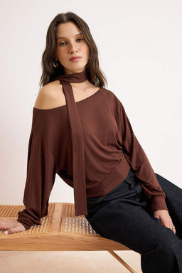 Kahverengi Duz Ac?k Omuzlu Sal Aksesuar Detayl? Regular/Normal Kal?p Orme Bluz TWOAW26BZ00308