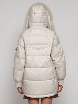 Куртка зимняя женская модная с мехом бежевого цвета 13301B - Visdeer фото 9