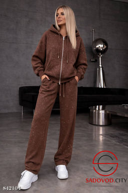 Спортивный женский костюм