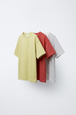 PACK TRES CAMISETAS LISAS Y RAYAS / Coral fuerte