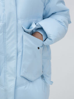 Куртка летучая мышь женская с капюшоном зимняя голубого цвета 9617Gl - Mtforce фото 10