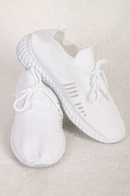 Слипоны женские белого цвета на шнурках