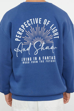 TRENDYOL MAN Indigo Oversize/Genis Kesim S?rt Yaz? Bask?l? Ici Polar/S?cak Tutan Sweatshirt TMNAW25SW00056 - Trendyolmilla фото 4