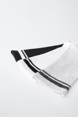 PACK TRES CALCETINES ALTOS RAYA DEPORTIVA / Negro / Blanco - Zara фото 3