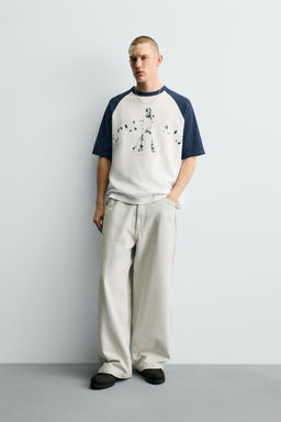 CAMISETA PUNTO COLOR BLOCK ESTAMPADO / Crudo