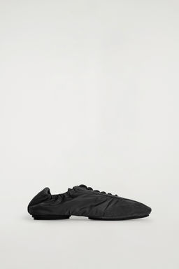 ZAPATILLAS BAILARINAS DE ANTE Y NAILON