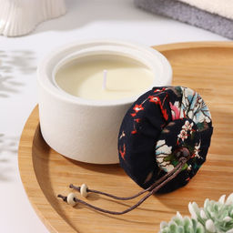 Ароматическая свеча в банке Soy WAX, английская груша и фрезия, белая, 9×9 см