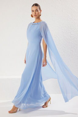 TRENDYOLMILLA Ac?k Mavi Aksesuar Detayl? Astarl? Sifon Dokuma Uzun S?k Abiye Elbise TPRSS25AE00125