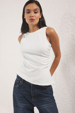 Trendyolmilla Beyaz Drapeli Asimetrik Kesim Fitted Dokuma Bluz TWOSS25BZ00546  фото 2