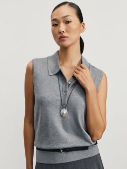 Трикотажный топ с воротником поло / Zarina