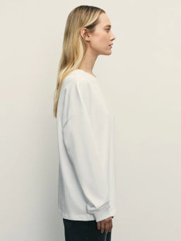 Лонгслив оверсайз с манжетами и принтом на рукаве / Zarina  фото 5