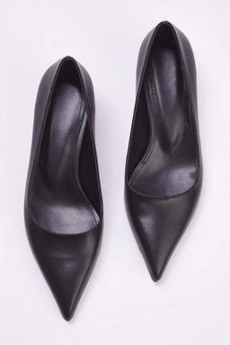 Siyah Sivri Burun Kad?n 4 cm Kitten Topuklu Ayakkab? TAKAW26TO00011