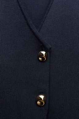 PLAIN KNIT TOP WITH GOLD BUTTON - Zara фото 14