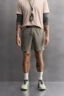 LIGHTWEIGHT PERFORATED SHORTS - Zara фото 2