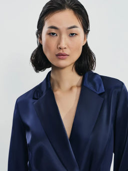 Атласная блузка с отложным воротником и поясом / Zarina