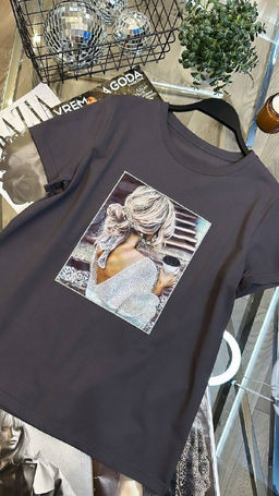 Футболка со стразами