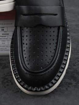 03-YD10-3D BLACK Лоферы женские (натуральная кожа)