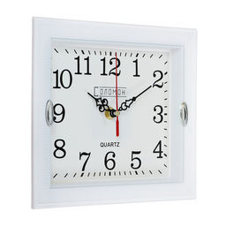 Часы настенные «Лаура», 22.5×19.5 см, плавный ход, белые