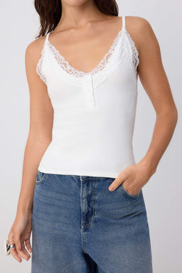 Ekru D_z Fitted V Yaka _nce Ask_l_ Kolsuz Dantel Detayl_ Fitilli Esnek _rme Bluz TWOSS26BZ01001