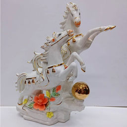 Лошадь символ 2026 года фарфор символ силы мощи достижения цели и победы 30см-23см
