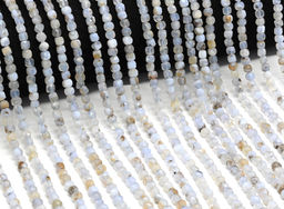 Бусины из агата голубого (сапфирин) кубик гр.4мм, 39см, 93 бусины Радуга камня