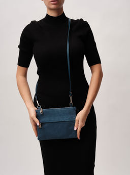 Кросс-боди сумка Deboro 3017 синяя волна велюр