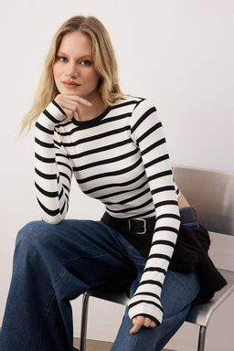 Siyah Cizgili Premium Viskoz Yumusak Kumasl? Fitted Crop Esnek Orme Bluz TWOAW24BZ00048