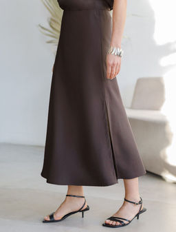 Юбка миди с разрезом скроенная по косой из плотного лиоцелла