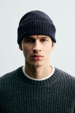 TEXTURED KNIT HAT WITH BOBBLES