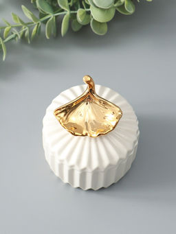 Шкатулка керамика "Золотой лист Гинкго" белая 8х8х10 см