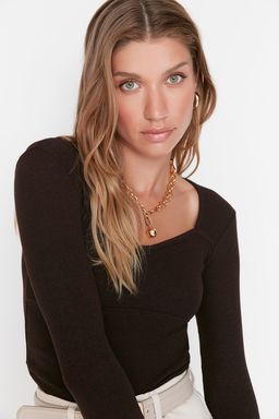 Trendyolmilla Kahverengi Dikis Detayl? Fitted/Vucuda Oturan Crop Fitilli Esnek Orme Bluz TWOAW22BZ0530