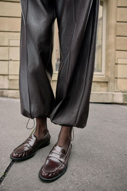 FAUX LEATHER TROUSERS - Zara фото 6