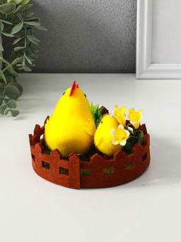 Фигурка пасхальная «Курочка с цыплятами на лужайке с забором», 12.5×12.5×8.5 см