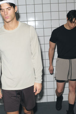 Camiseta de deporte con DryMove Muscle Fit - H&m фото 11