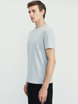 Базовая футболка slim fit / Zarina