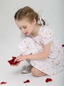 Платье для девочки на пуговицах, белый/цветочек - Lesi kids фото 12