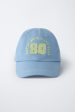 GORRA VARSITY BORDADO / Azul claro