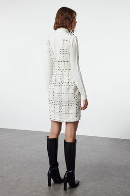 TRENDYOLMILLA Ekru Ekose / Kareli V Yaka Mini Dokuma Jile Elbise TWOAW21EL0319 фото 13