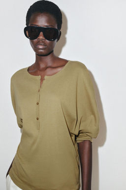 CAMISETA CUELLO PANADERO ALGOD?N / Khaki