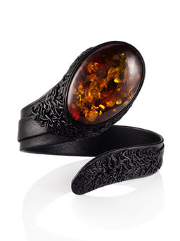 Браслет из натуральной кожи со вставкой из сверкающего вишнёвого янтаря Змейка