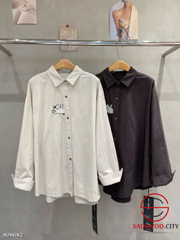 Женская хлопковая рубашка на пуговицах с длинным рукавом.