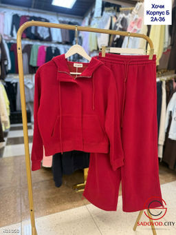 Спортивный женский костюм