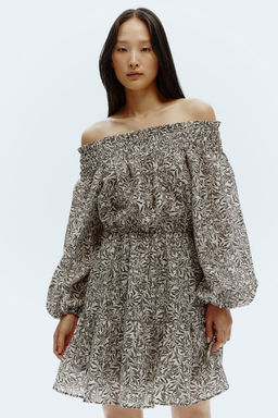 Vestido off-the-shoulder