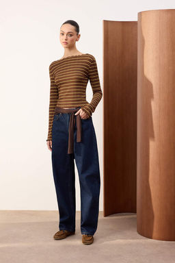 Wardrobe Essentials-Kahverengi Cizgili Fitted/Vucuda Oturan Orme Bluz TWOSS26BZ00176