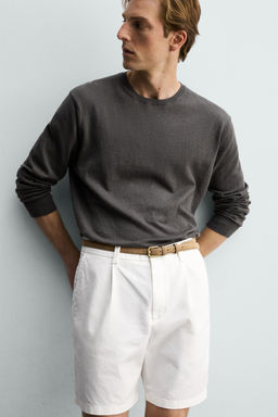 BERMUDA REGULAR FIT PLIEGUES / Blanco roto